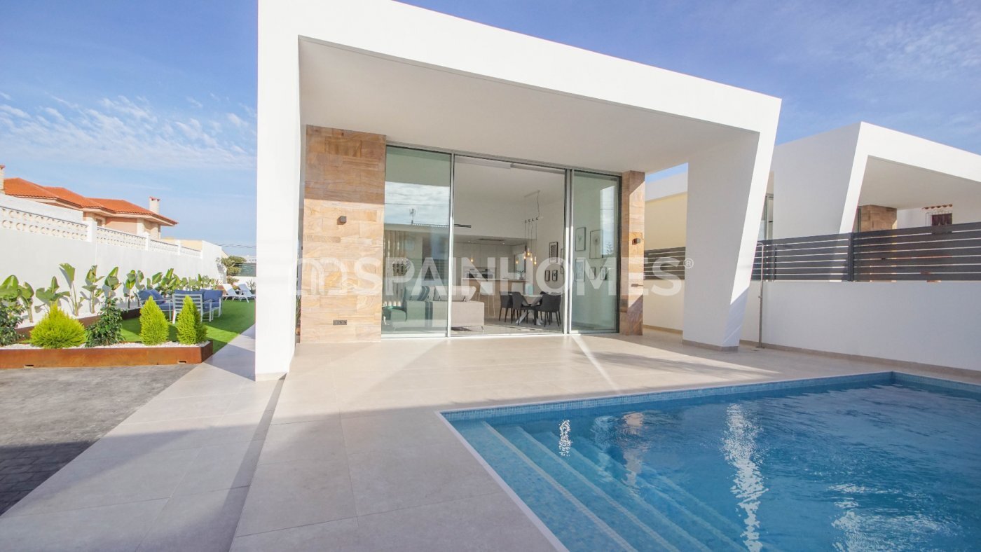 Villas with Private Pools in the Popular Area of Torrevieja