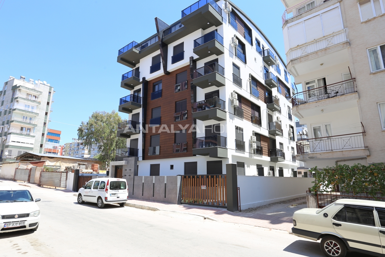 Centrally Located Apartment for Sale in Antalya Muratpasa