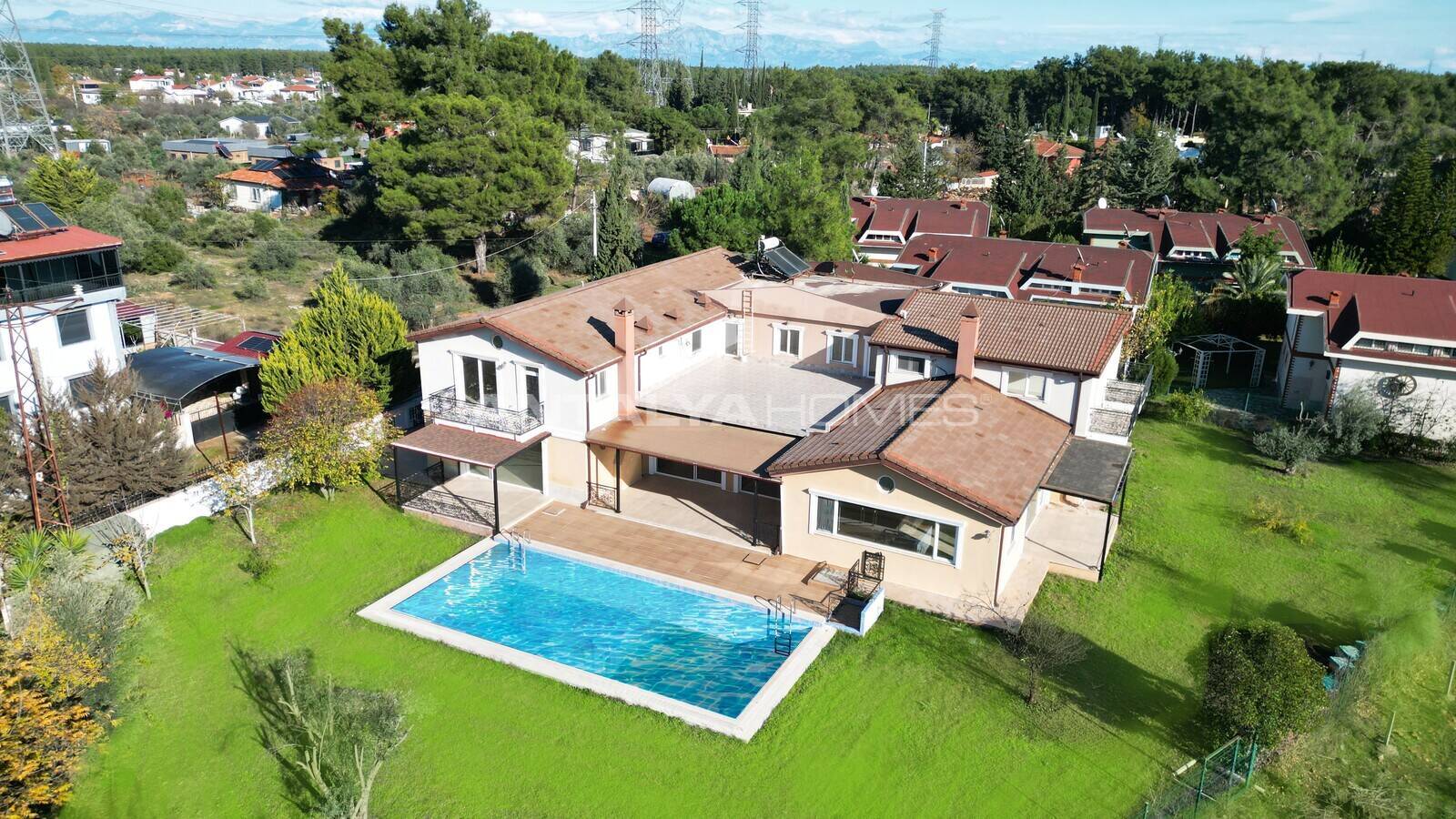 Detached House with Private Pool for Sale in Antalya