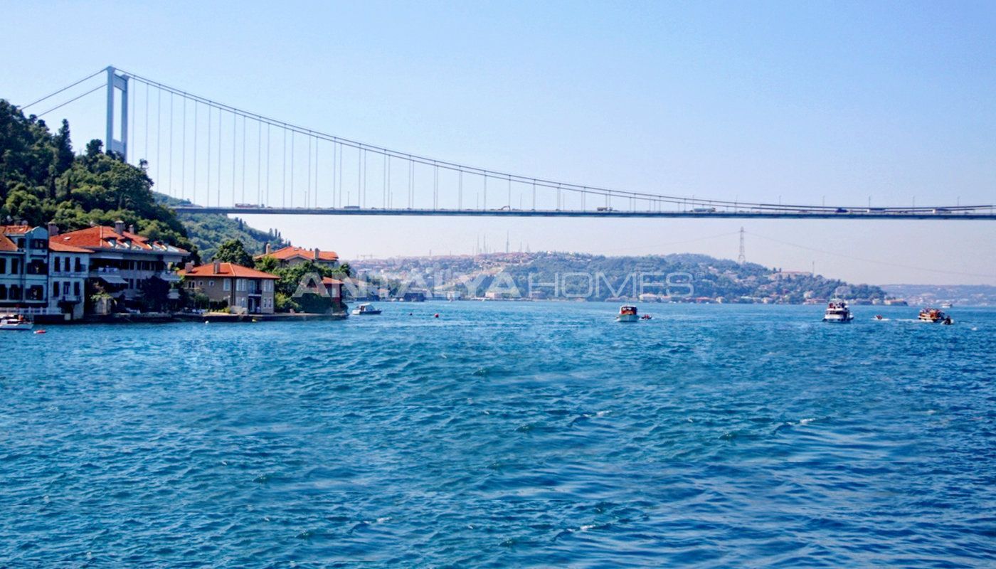 Waterfront Mansion With 400 M² Dock In Uskudar Istanbul