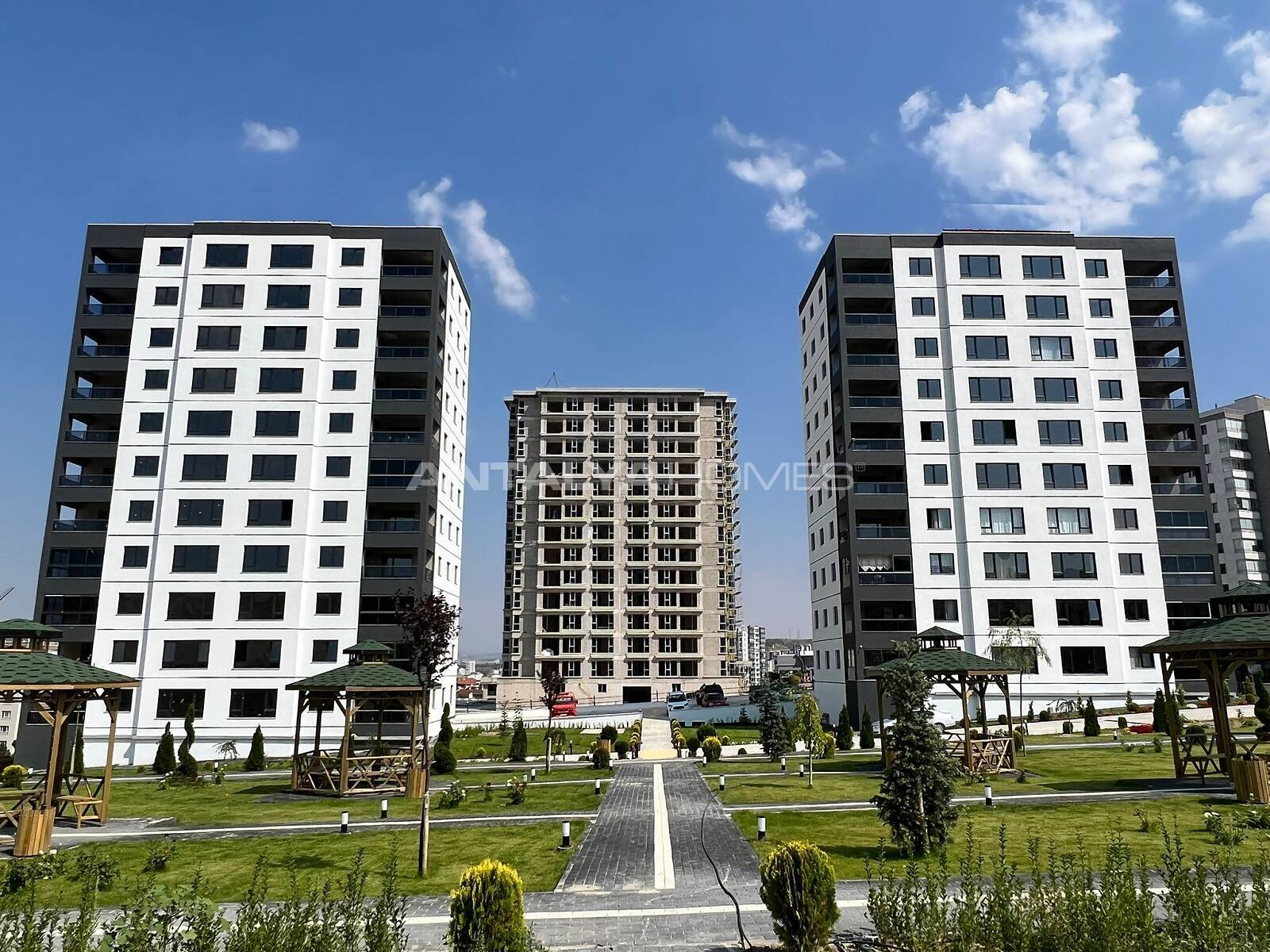New Real Estate in a Large Landscaped Complex in Ankara