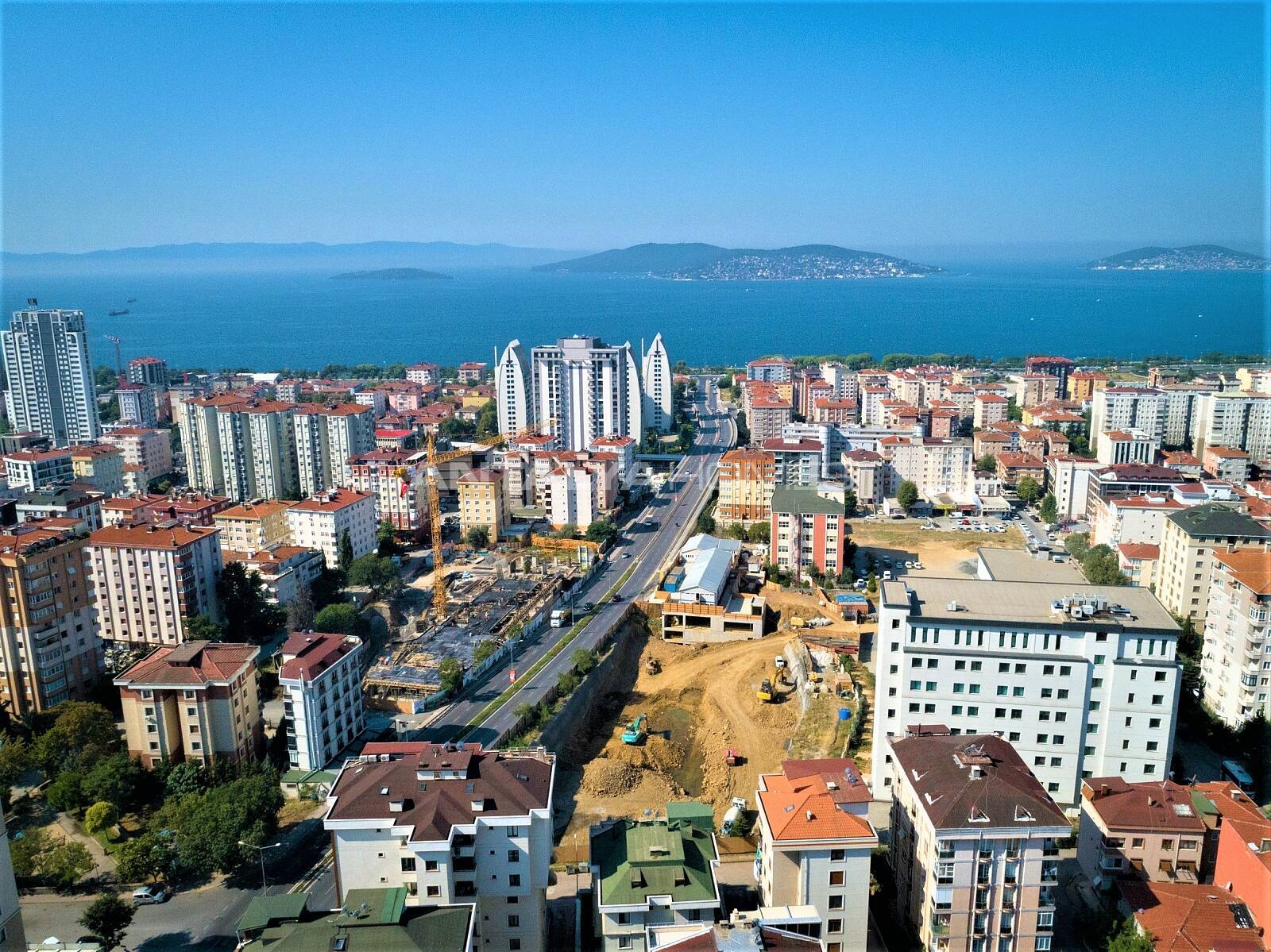 Flats in a Deluxe Complex Near the Coast in Kartal Istanbul