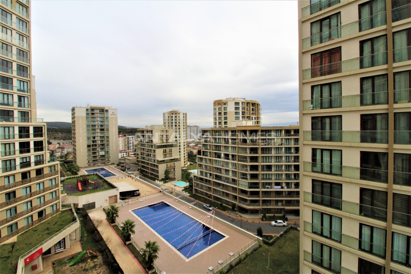 Sea View Apartment in a Secure Complex in Tuzla Istanbul