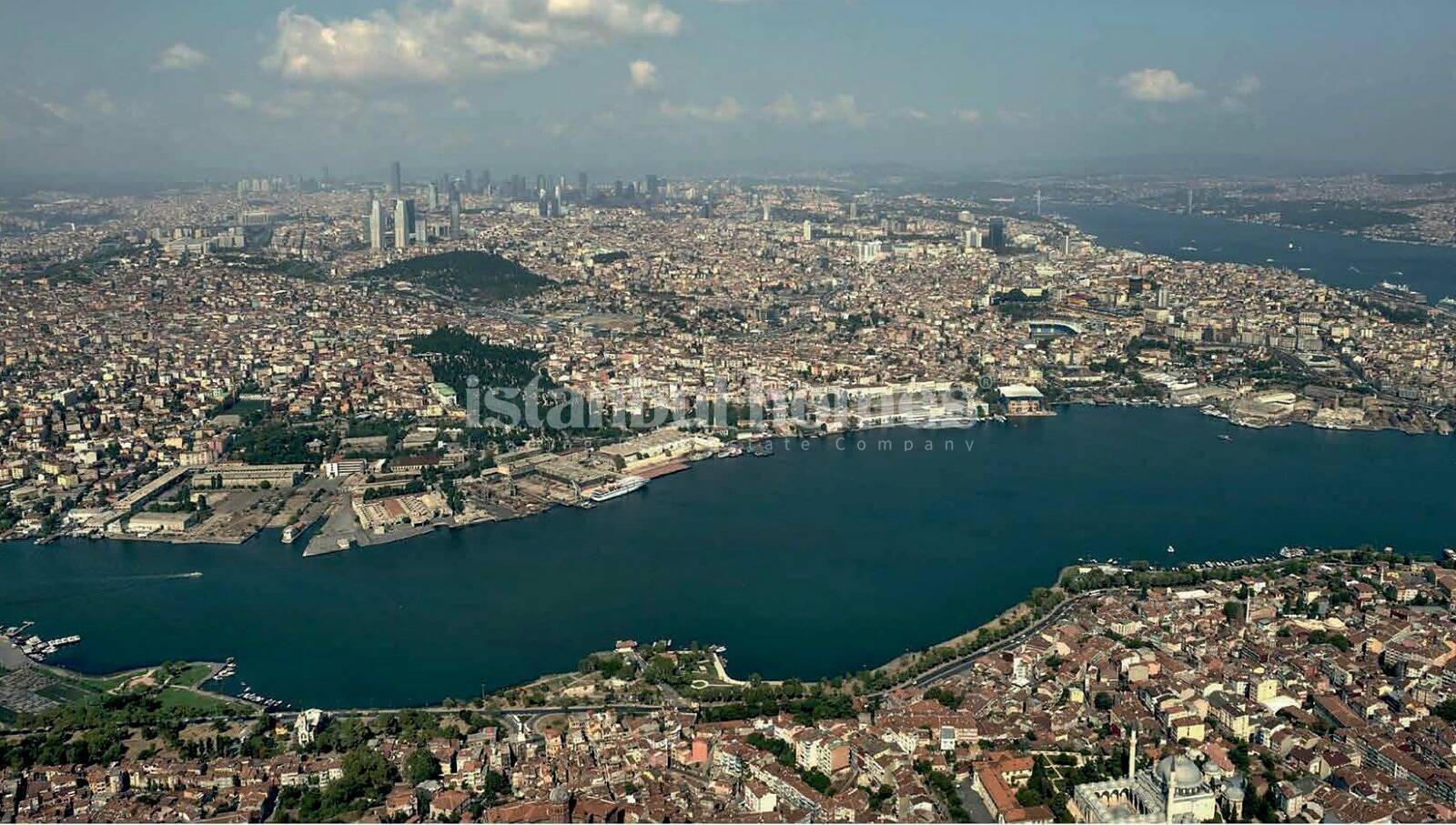 İstanbul Beyoğlu'nda Denize Sıfır Haliç Manzaralı Daireler