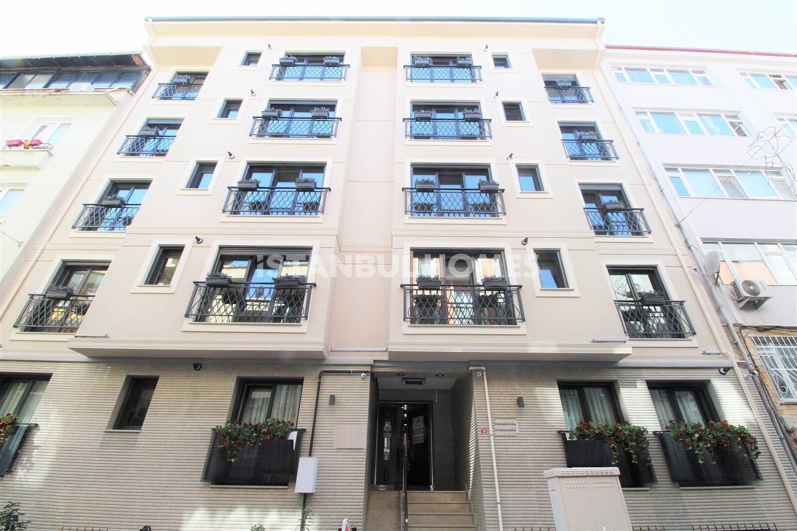 Beyoğlu Cihangir'de Kısmı Deniz Manzaralı Akıllı Daireler