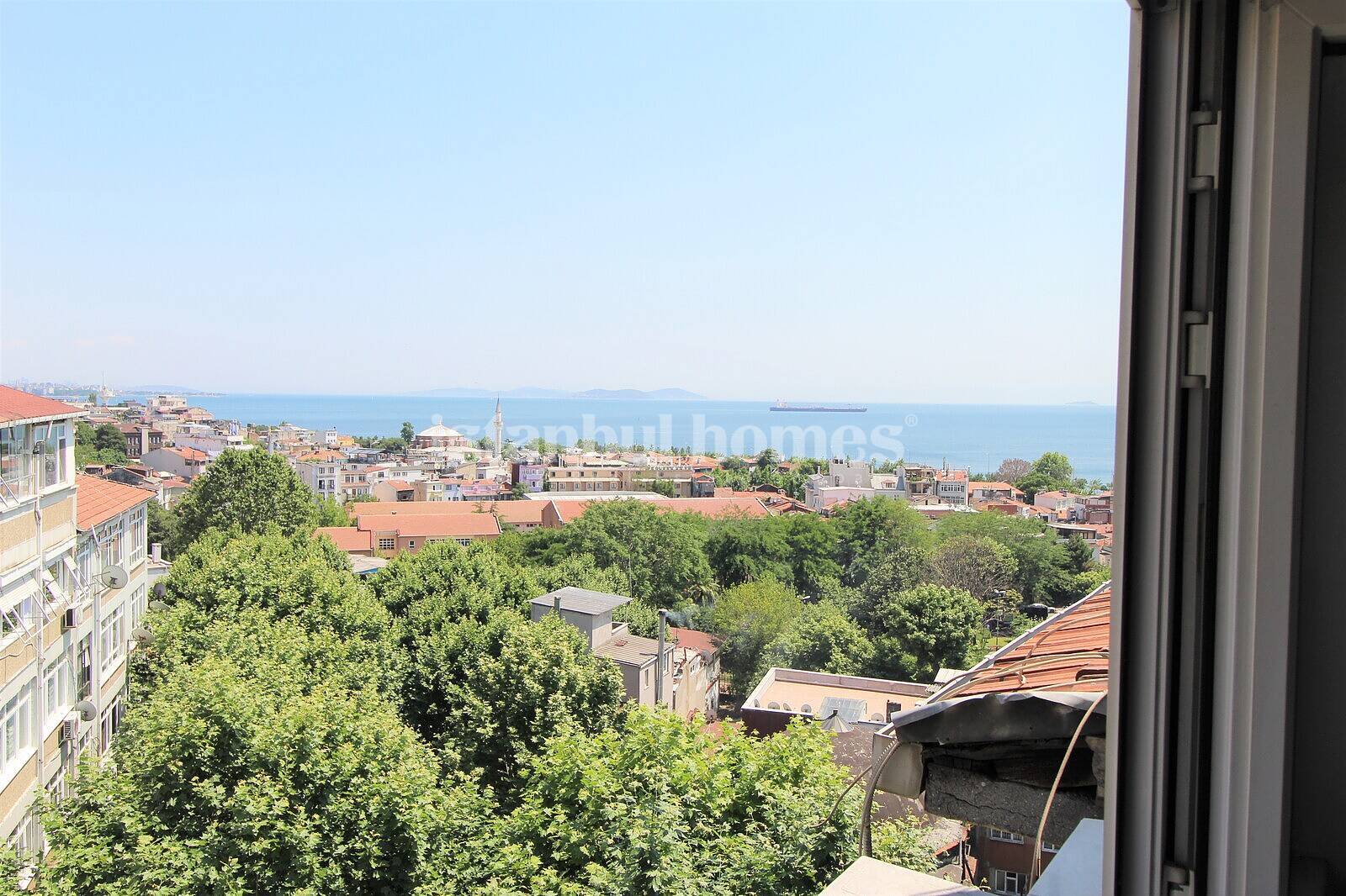 Sea View Flat for Sale in the Hotel Area in Istanbul Fatih