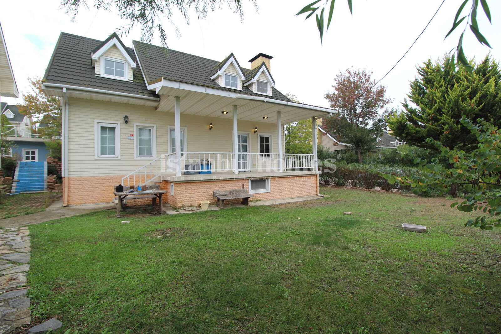 Triplex-Haus mit 4 Schlafzimmern in Istanbul Buyukcekmece