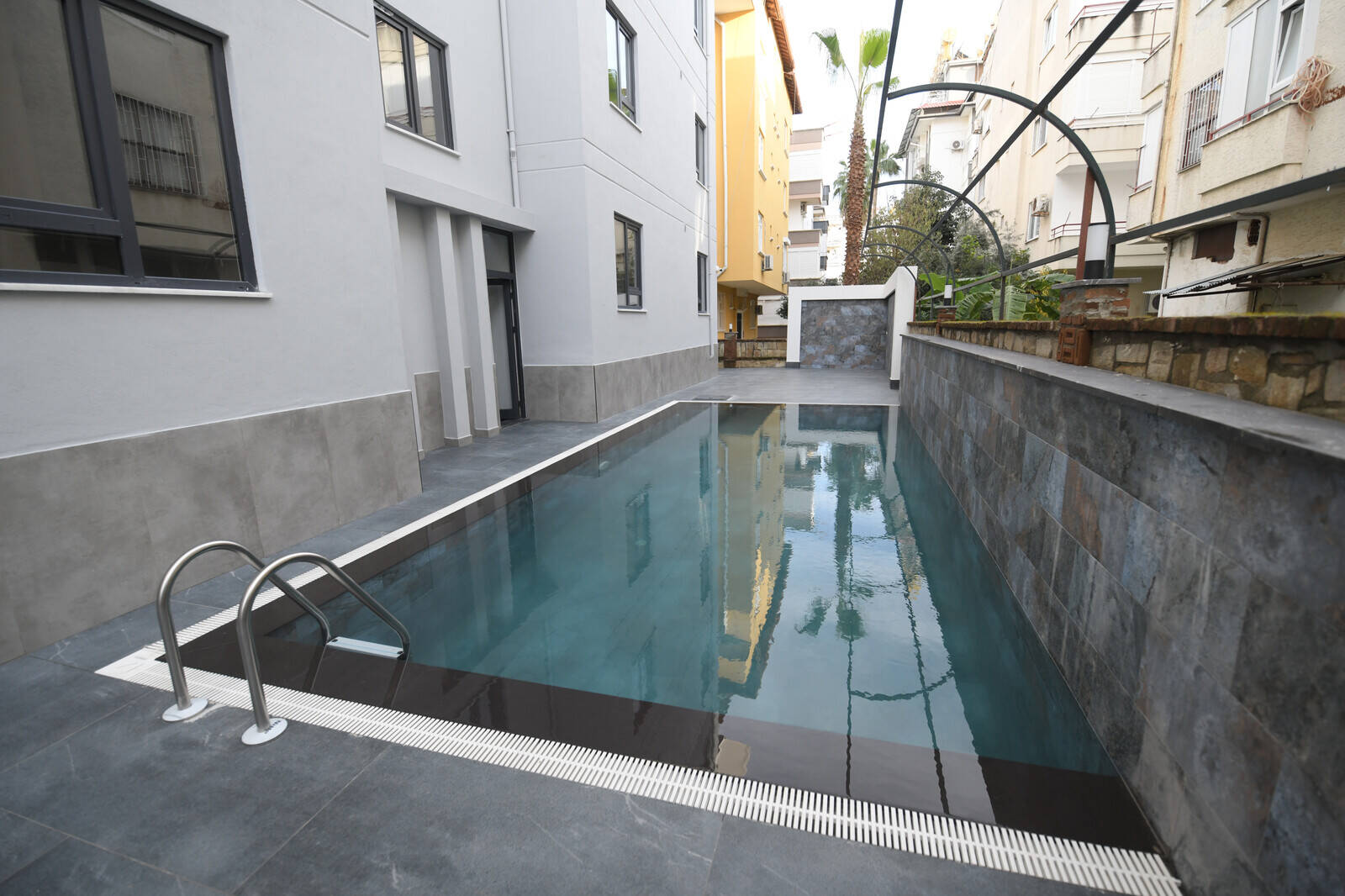 AYT-4133-2-MiddleFloor