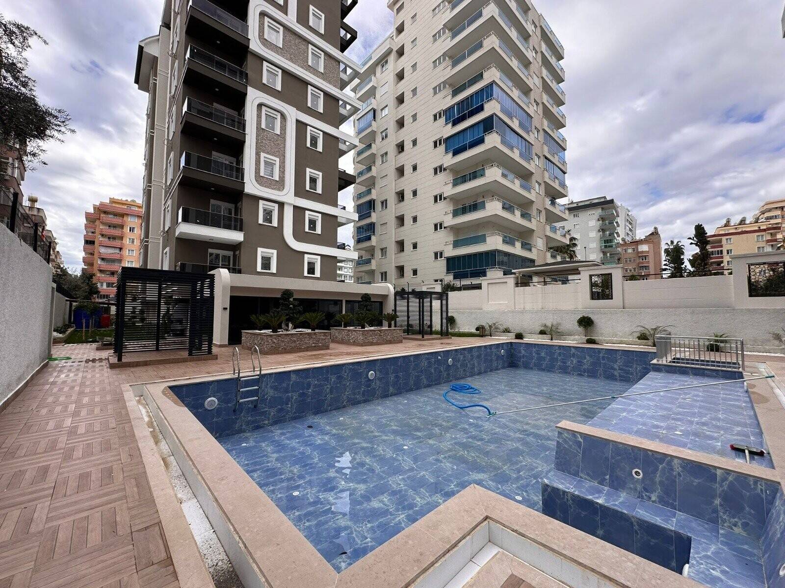 AYT-4198-1-MiddleFloor