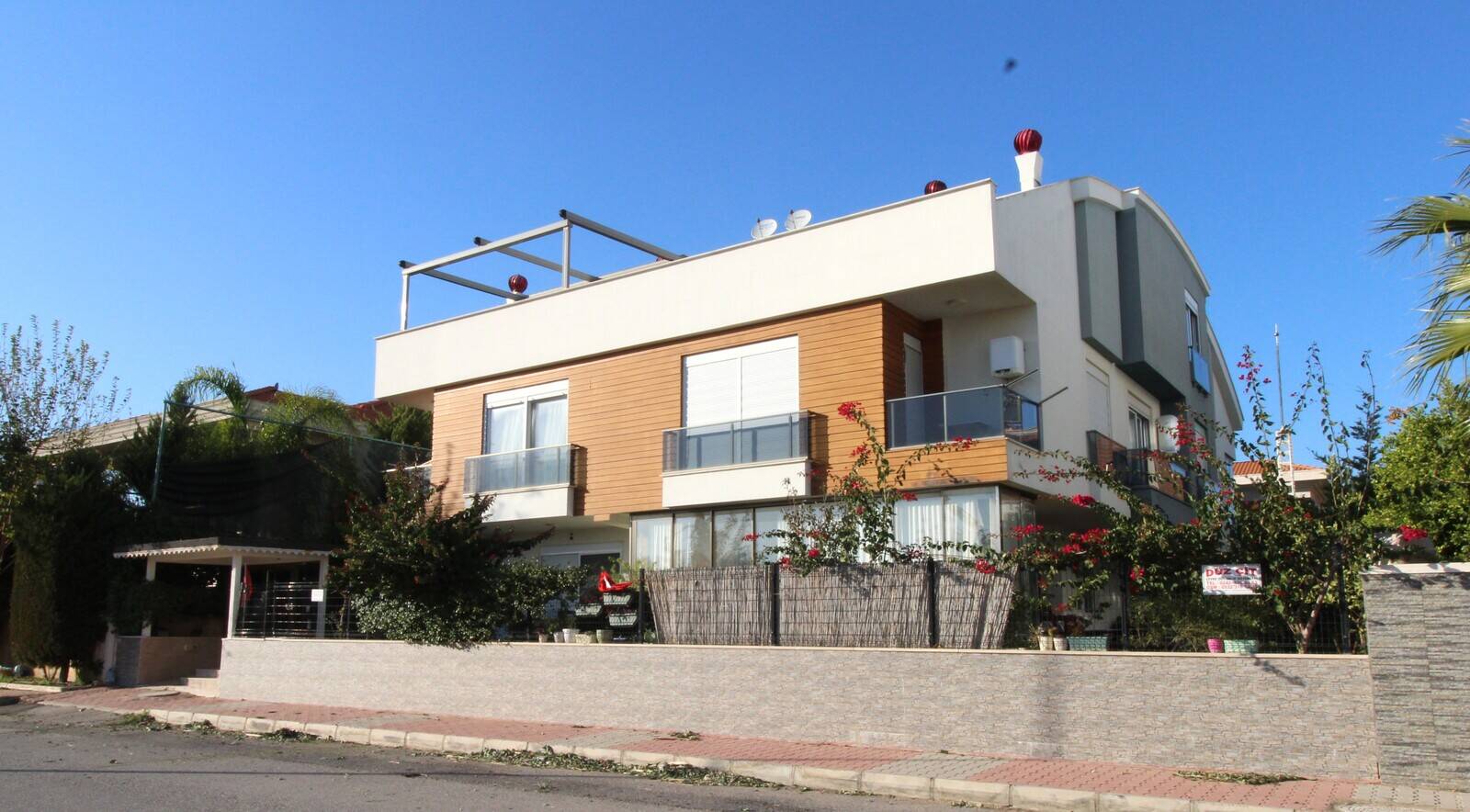 AYT-4400-1-MiddleFloor