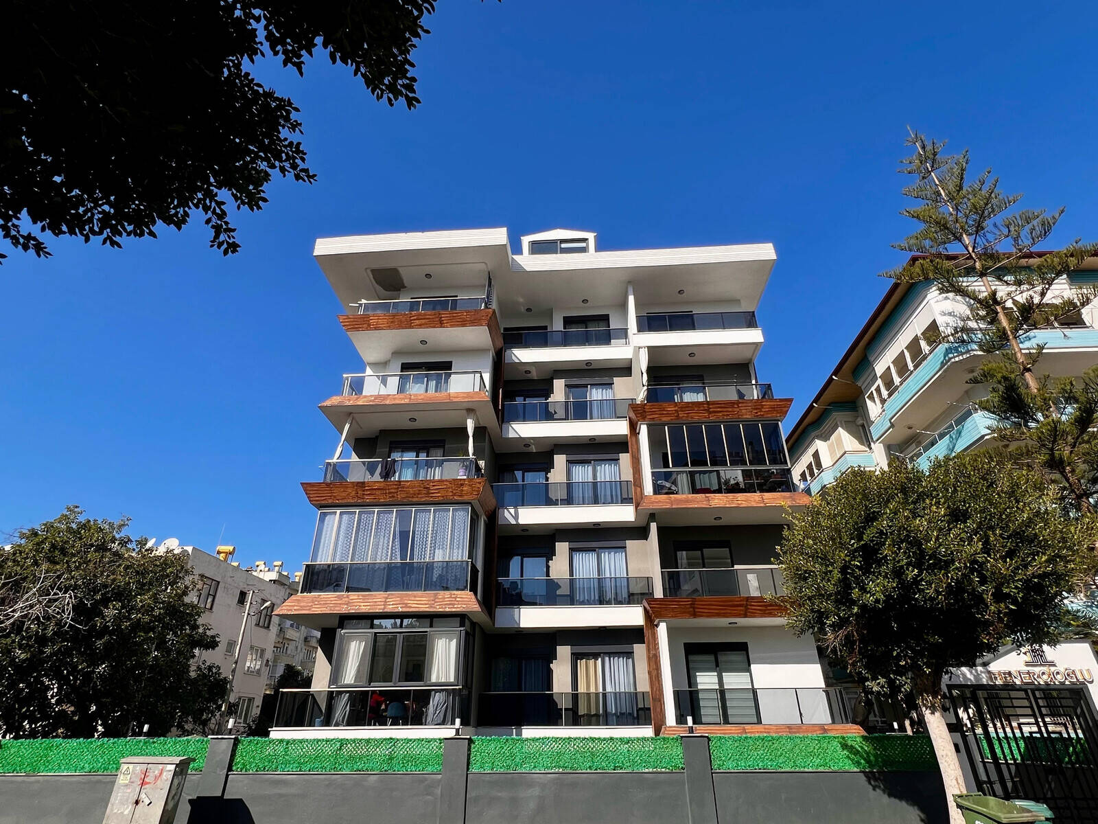 AYT-4476-1-MiddleFloor