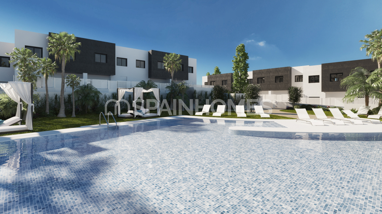 Sea View Townhouses in Málaga at Perfect Location in Torre del Mar