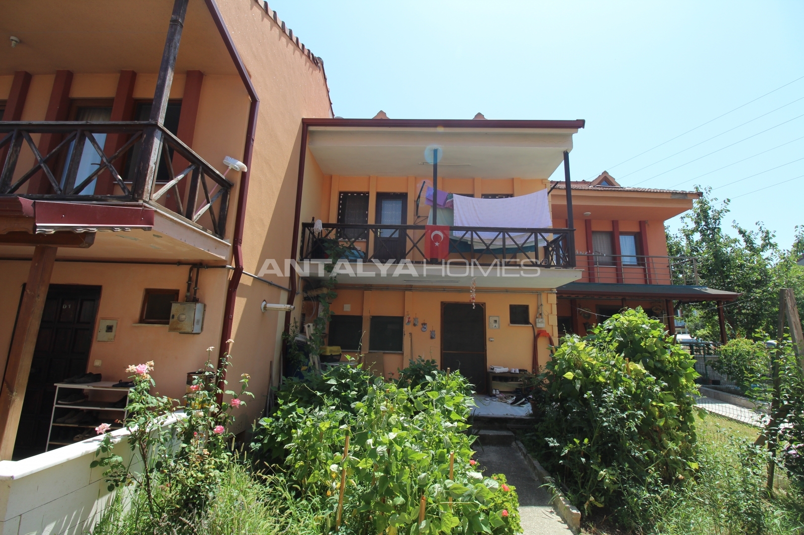 Yalova Villa for Sale Near the Beach and Highway