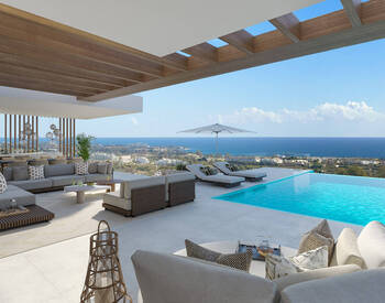 Luxury Houses Close to the Sea in Estepona 1