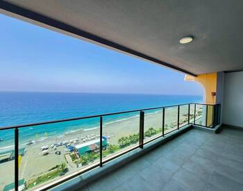 Beachfront Real Estate with Pool in Mahmutlar Alanya 1