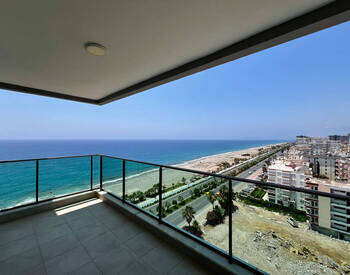 Seafront House with Pool in Mahmutlar Alanya 1