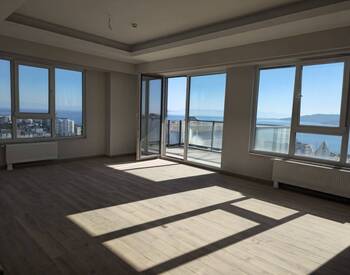 آپارتمان در مجموعه‌ای با استخر و پارکینگ در کارتال استانبول 3