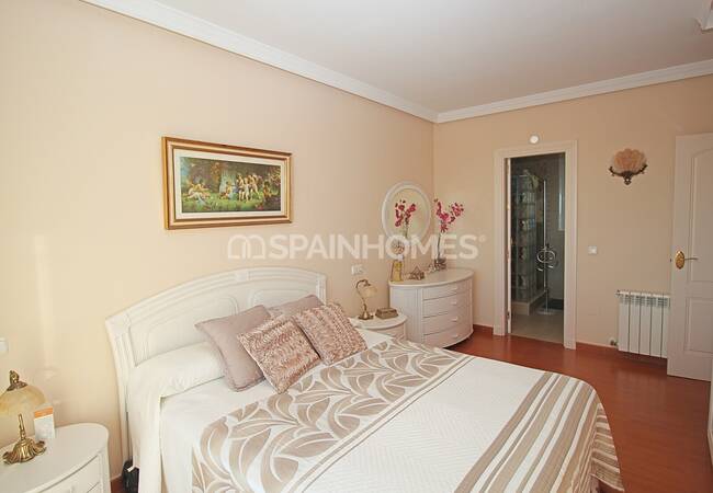 Benalmadena'da Avantajlı ve Yüksek Konumda Müstakil Villa 45