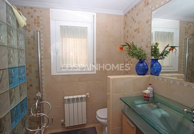 Benalmadena'da Avantajlı ve Yüksek Konumda Müstakil Villa 44