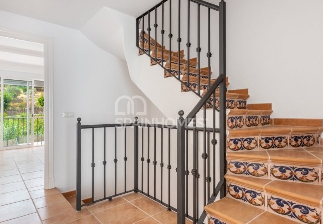 Benahavís'te Doğa İle İç İçe Taşınmaya Hazır Konforlu Evler 17