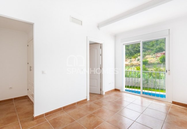 Benahavís'te Doğa İle İç İçe Taşınmaya Hazır Konforlu Evler 18