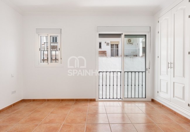 Benahavís'te Doğa İle İç İçe Taşınmaya Hazır Konforlu Evler 20