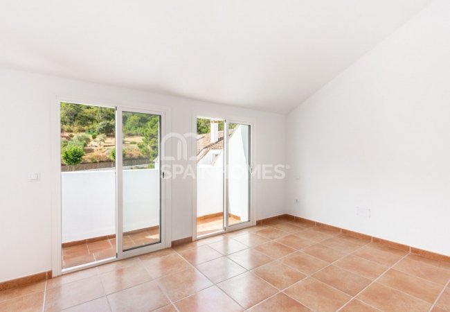 Benahavís'te Doğa İle İç İçe Taşınmaya Hazır Konforlu Evler 13