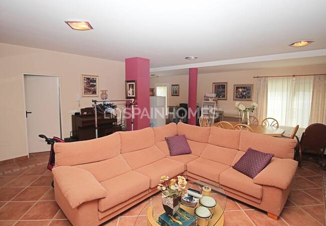 Benalmadena'da Avantajlı ve Yüksek Konumda Müstakil Villa 48