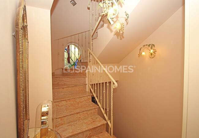 Benalmadena'da Avantajlı ve Yüksek Konumda Müstakil Villa 37