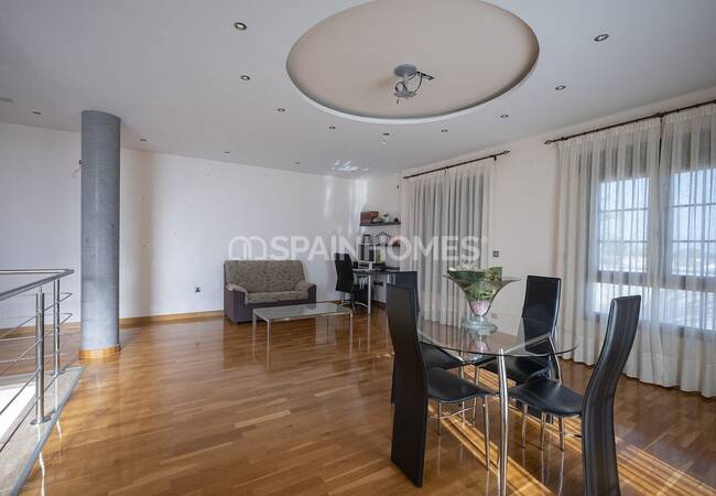 Stylish House with Luxurious and Spacious Design in Albacete 48