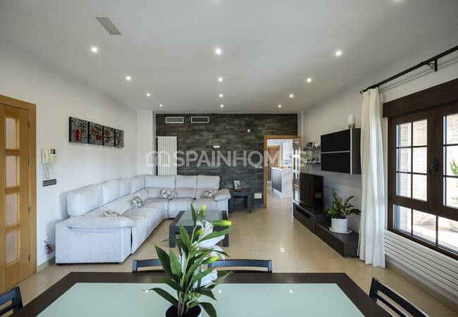 Stylish House with Luxurious and Spacious Design in Albacete 49