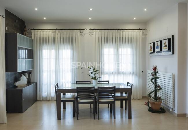 Stylish House with Luxurious and Spacious Design in Albacete 50