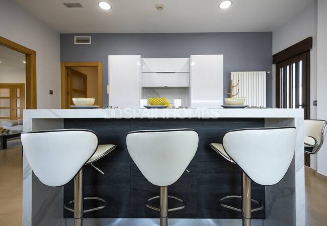 Stylish House with Luxurious and Spacious Design in Albacete 57