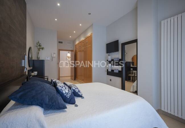 Stylish House with Luxurious and Spacious Design in Albacete 34