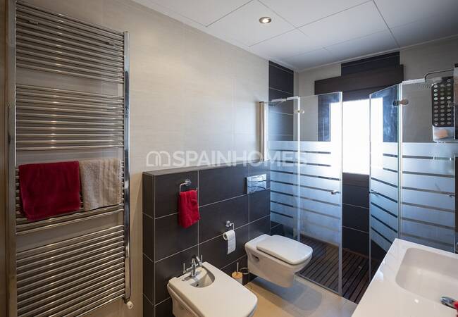 Stylish House with Luxurious and Spacious Design in Albacete 62