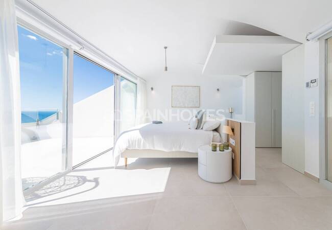 Benalmádena'da Modern Tasarımlı Aydınlık ve Geniş Daireler 28