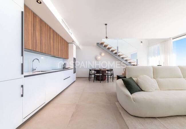 شقق مصممة بشكل عصري مطلة على البحر في بينالمادينا 17