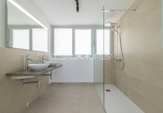 Benalmádena'da Modern Tasarımlı Aydınlık ve Geniş Daireler 32