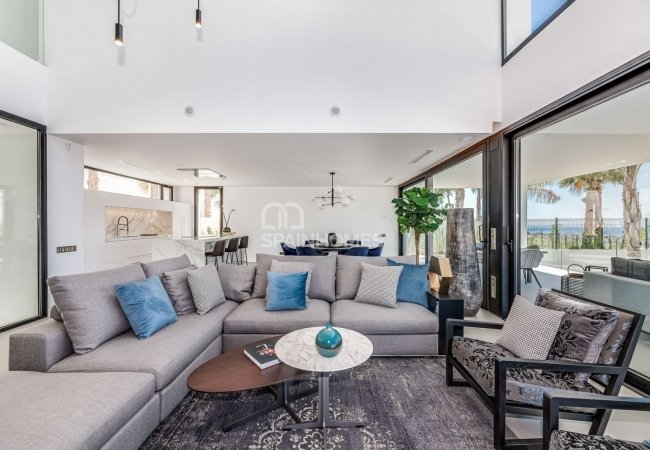 Málaga Benahavís'da Modern ve Lüks Tasarımlı Villalar 14