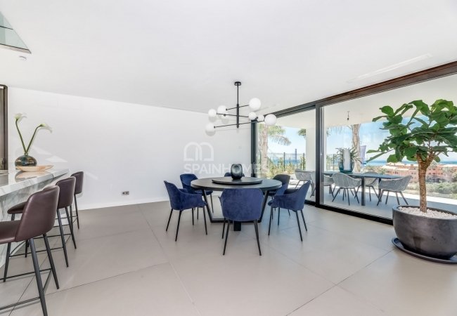 Málaga Benahavís'da Modern ve Lüks Tasarımlı Villalar 18