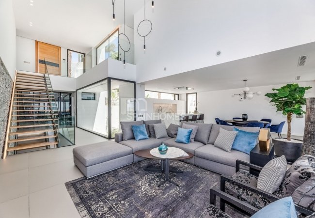 Málaga Benahavís'da Modern ve Lüks Tasarımlı Villalar 13