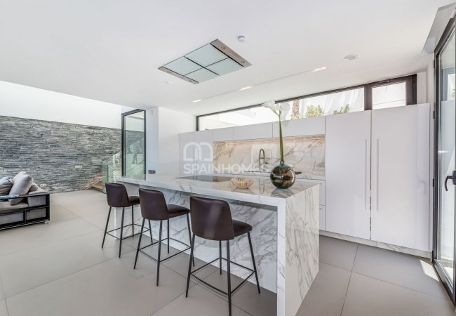 Málaga Benahavís'da Modern ve Lüks Tasarımlı Villalar 19