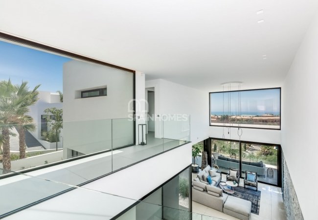 Málaga Benahavís'da Modern ve Lüks Tasarımlı Villalar 16