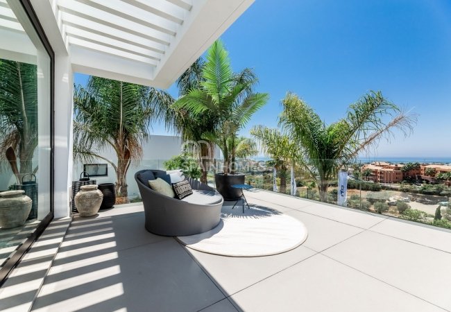 Málaga Benahavís'da Modern ve Lüks Tasarımlı Villalar 11