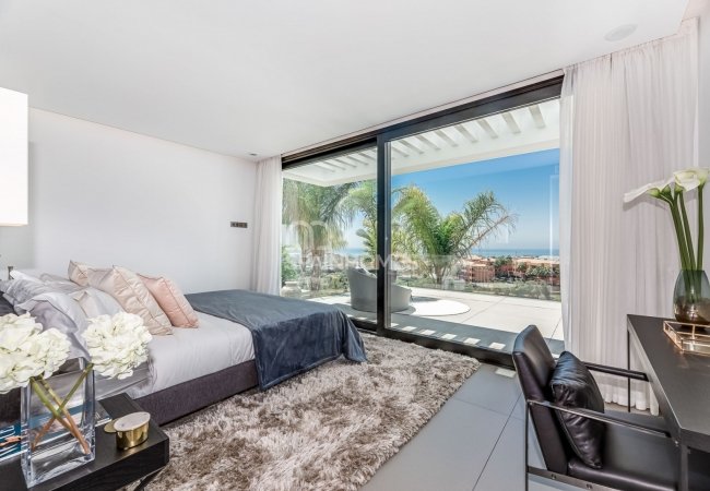 Málaga Benahavís'da Modern ve Lüks Tasarımlı Villalar 26