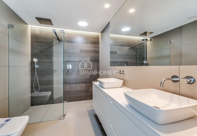 Málaga Benahavís'da Modern ve Lüks Tasarımlı Villalar 29