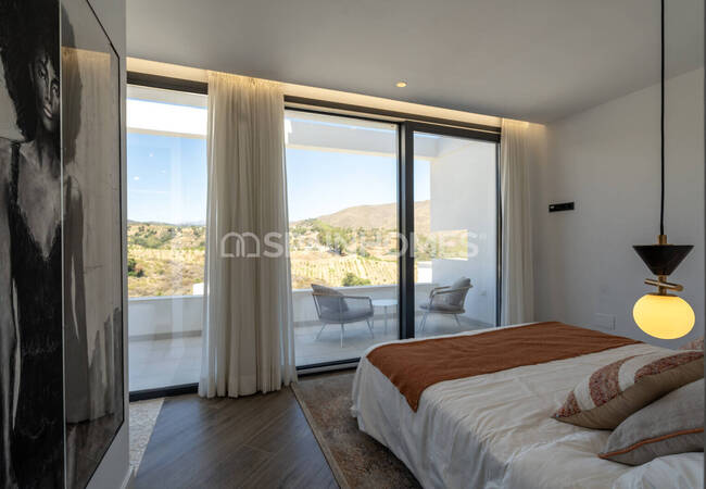 Newly-built Villas Within Walking Distance of Amenities in Mijas 9