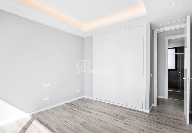 Benalmádena'da Modern Tasarımlı Özel Yüzme Havuzlu Ev 31