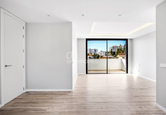 Benalmádena'da Modern Tasarımlı Özel Yüzme Havuzlu Ev 35