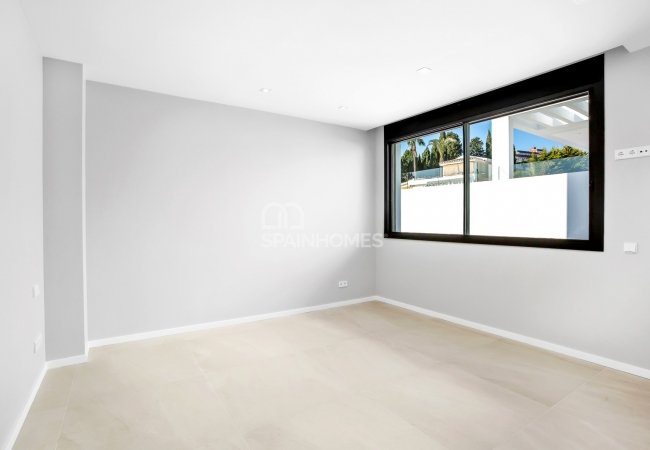 Benalmádena'da Modern Tasarımlı Özel Yüzme Havuzlu Ev 22